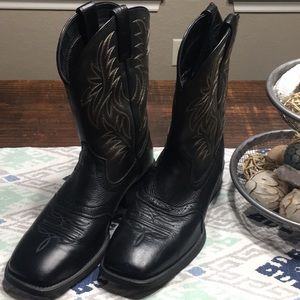 Black Ariat Cowboy boots